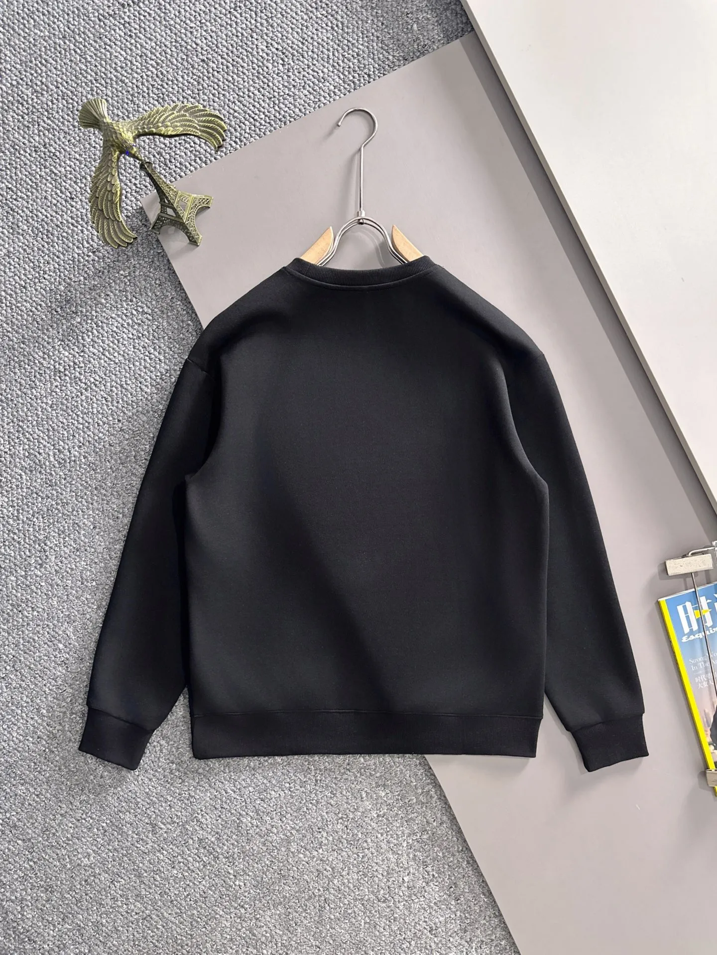P360 Stone Island's exclusive first release of 25ss autumn and winter new round neck long-sleeved sweatshirts for men and women. Many celebrities share the same style. Craftsmanship that cannot be copied by ordinary small workshops. We are not afraid of any challenges in terms of materials, detail restoration and craftsmanship, just to provide you with wonderful products. Compare the top original versions at will. No expense is spared just to do better. Unique imported fabric feel. Purely imported German machine production. Precision operation. Thousands of needles density. Full set of new accessories with three standards for simultaneous customization. The upper body is versatile and fashionable. A perfect choice for autumn and winter. A must-have item. Size chart: m-4XL (Please state your height and weight when placing an order.